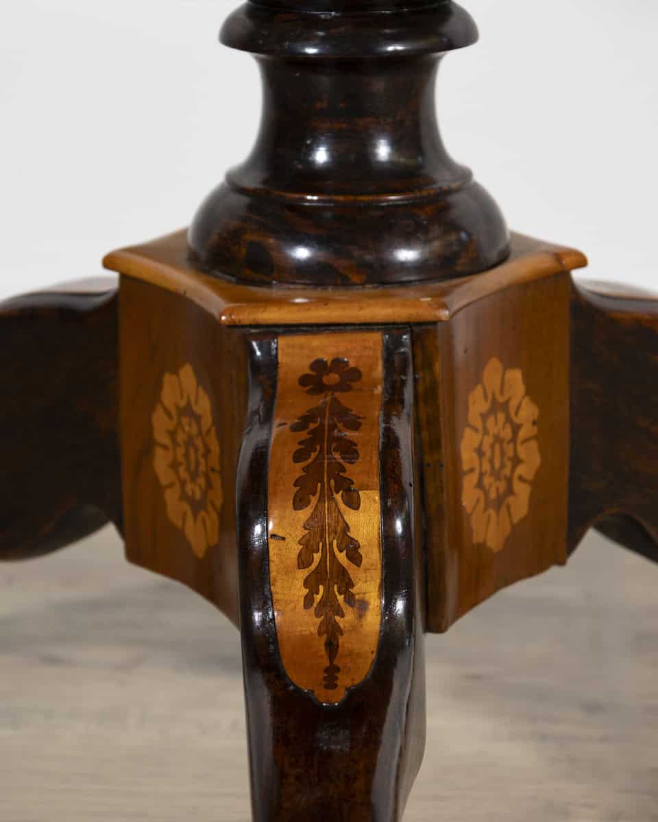 Italian Early 19th-Century Walnut Center Table with Fruitwood Marquetry - JAA