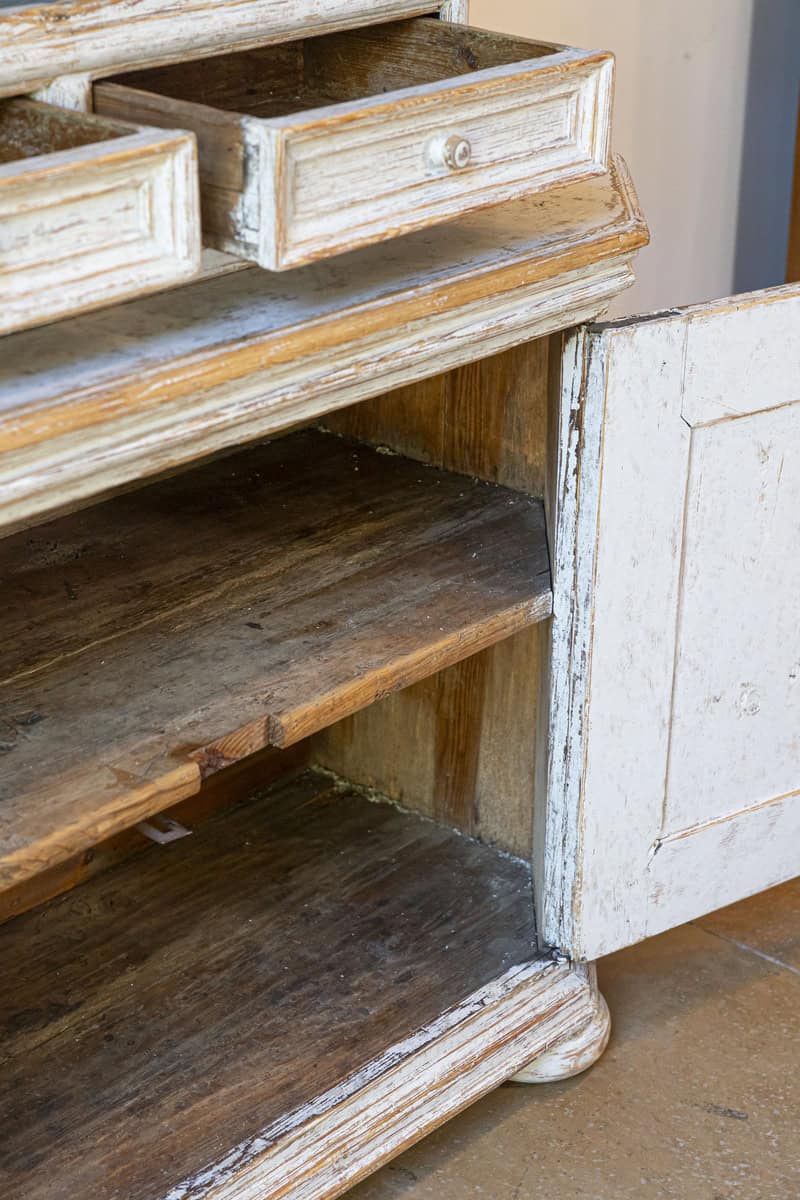 Swedish 18th Century Rococo Vitrine Circa 1780 - JAA