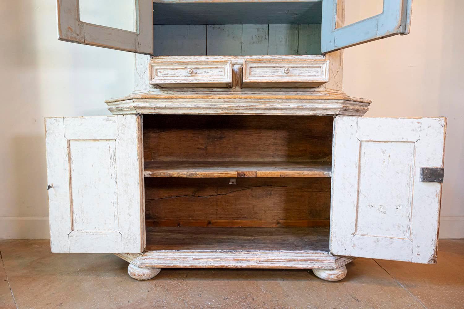 Swedish 18th Century Rococo Vitrine Circa 1780 - JAA