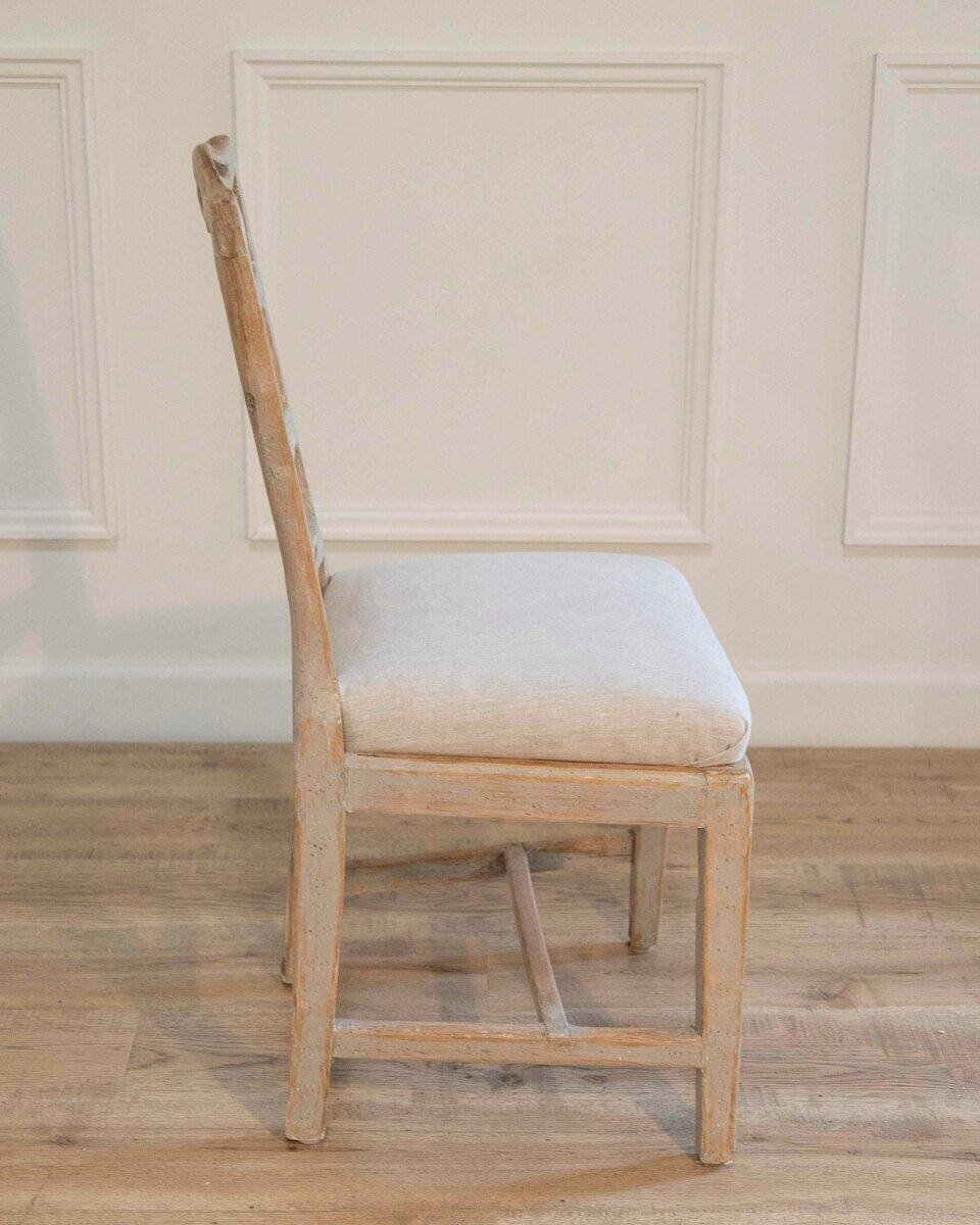 Six Smiling Chairs Circa 1800 - JAA