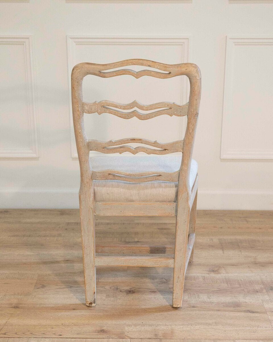 Six Smiling Chairs Circa 1800 - JAA