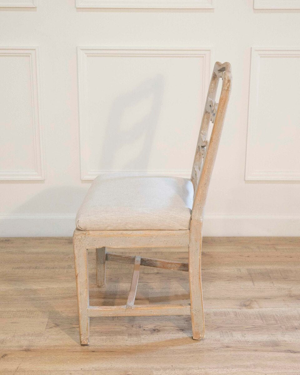 Six Smiling Chairs Circa 1800 - JAA