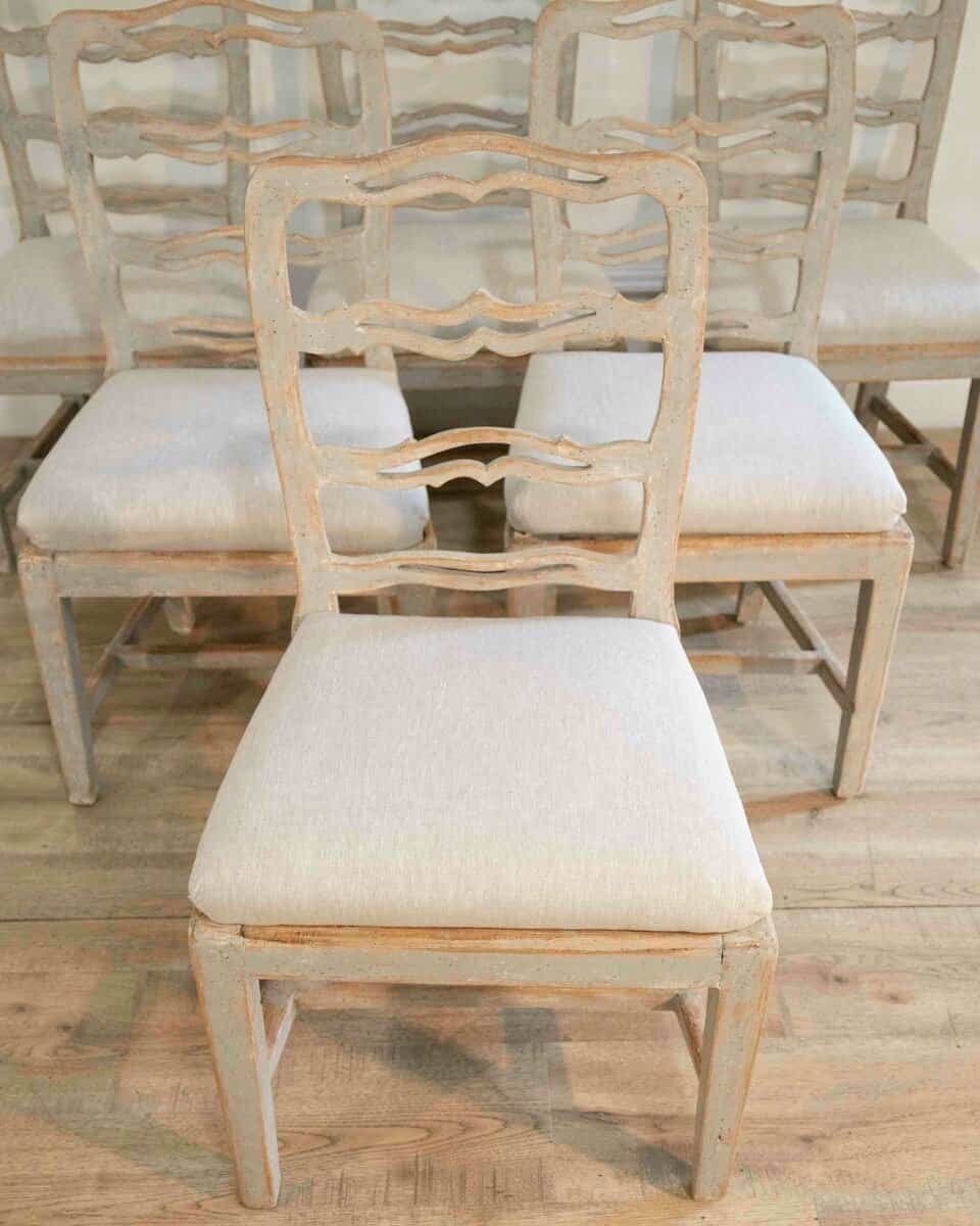 Six Smiling Chairs Circa 1800 - JAA
