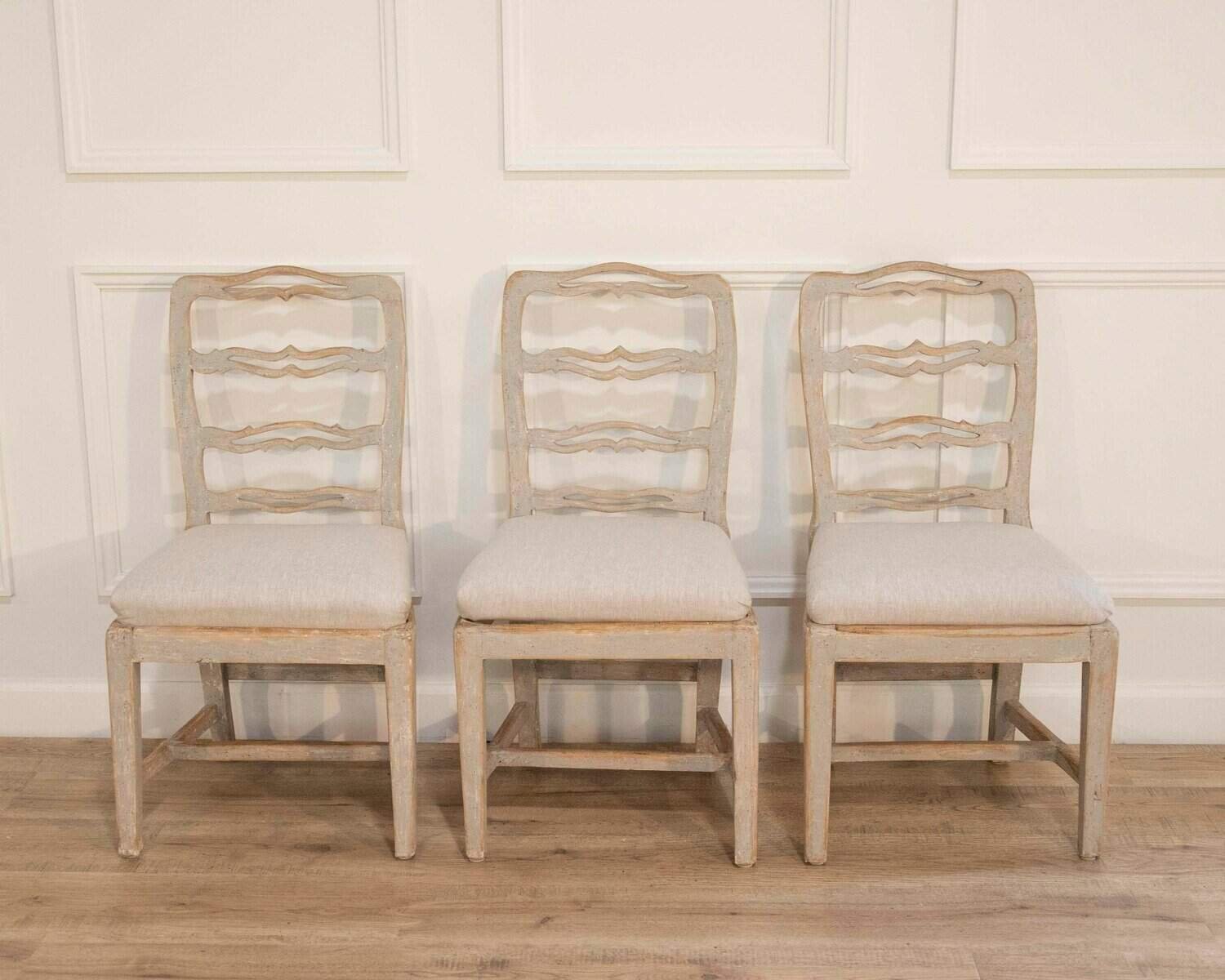 Six Smiling Chairs Circa 1800 - JAA