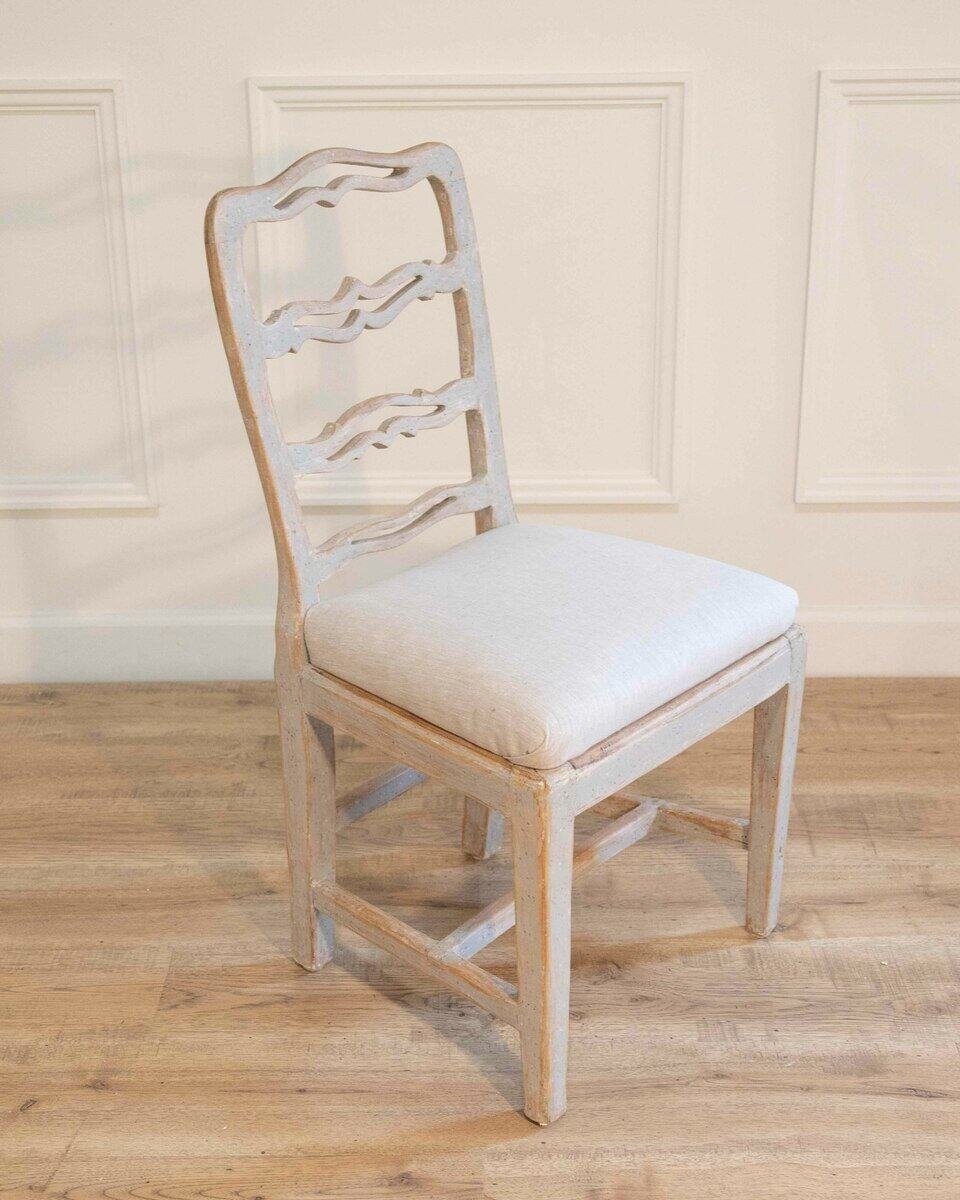 Six Smiling Chairs Circa 1800 - JAA