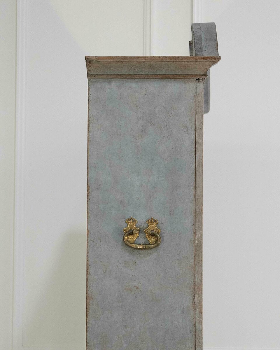 Beautiful Swedish rococo cabinet in pale blue - JAA
