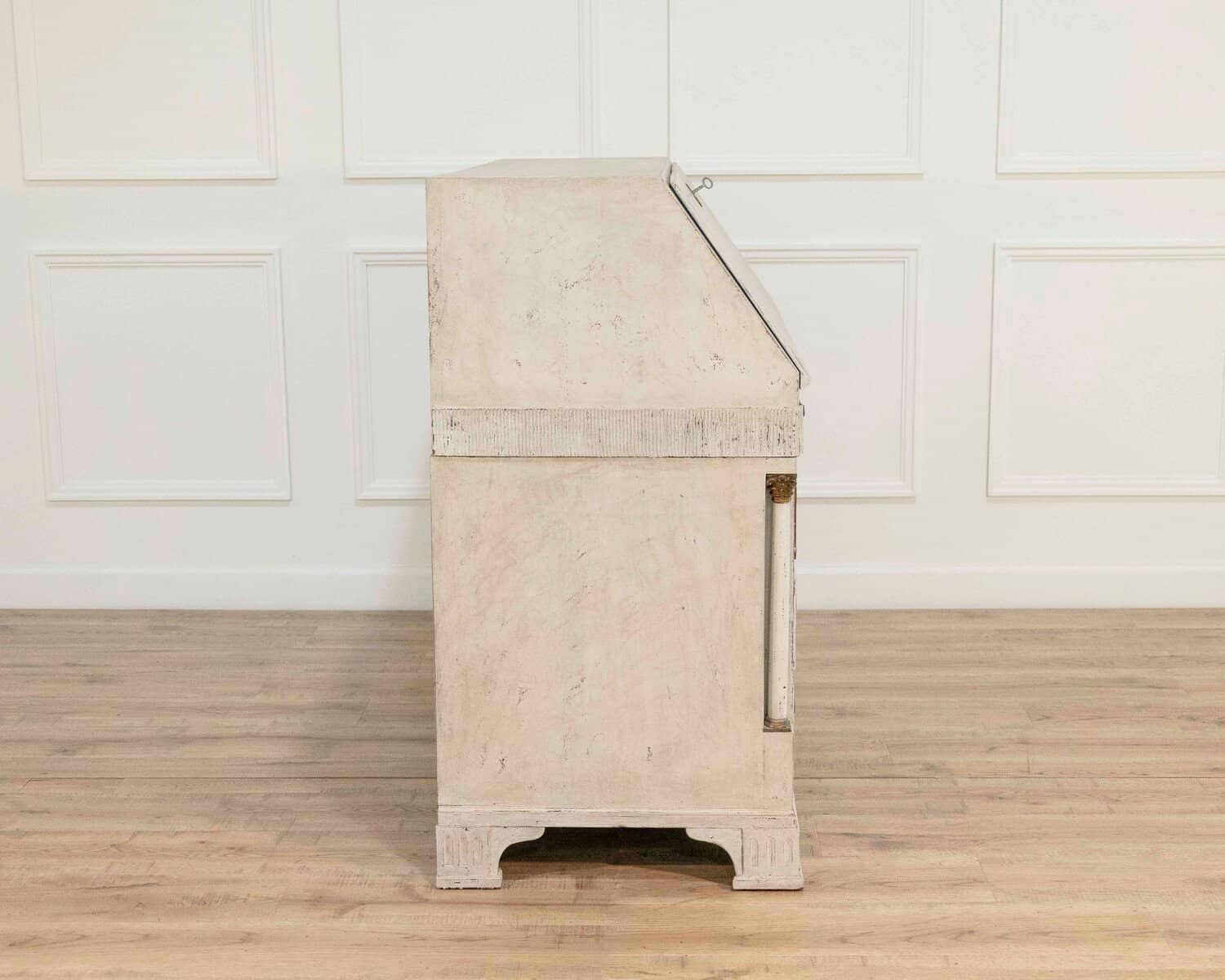 Very fine bureau with carvings, columns and a wonderful blueish colour inside, 19th C. - JAA