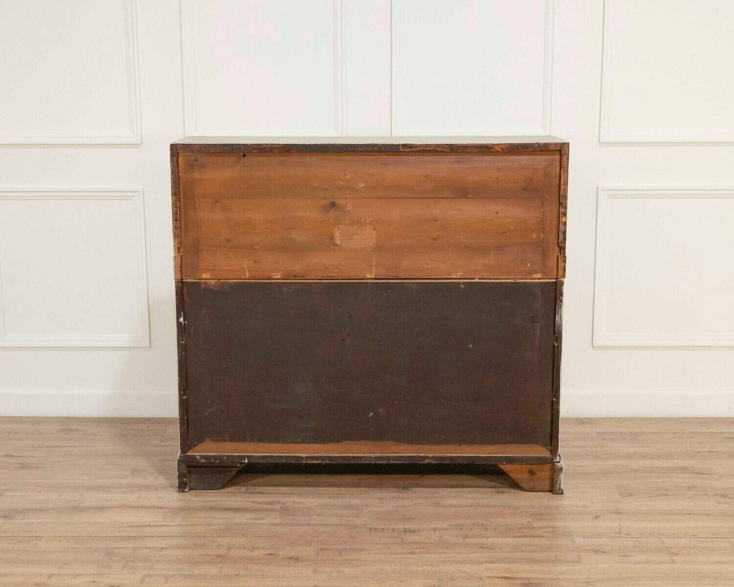 Very fine bureau with carvings, columns and a wonderful blueish colour inside, 19th C. - JAA