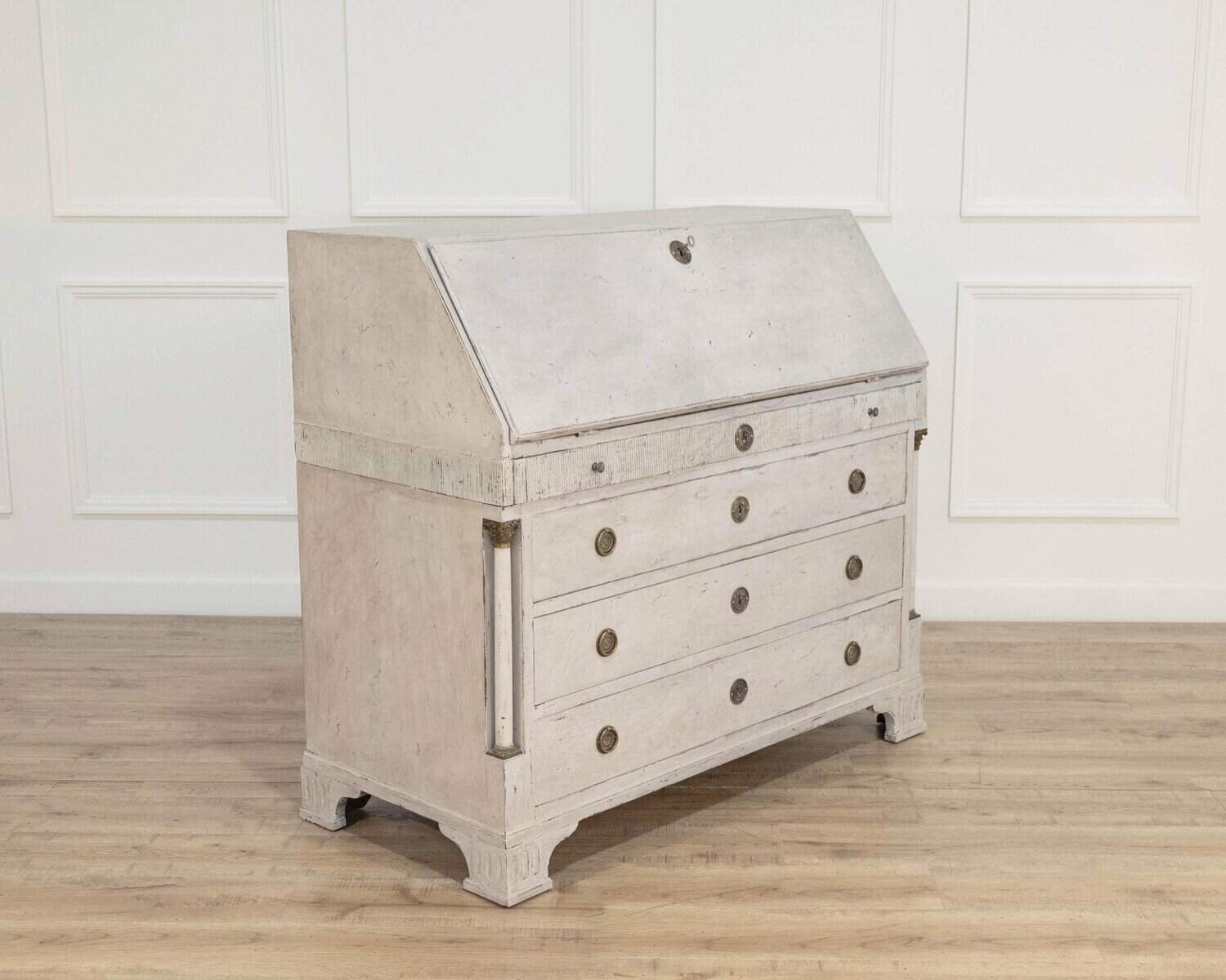 Very fine bureau with carvings, columns and a wonderful blueish colour inside, 19th C. - JAA