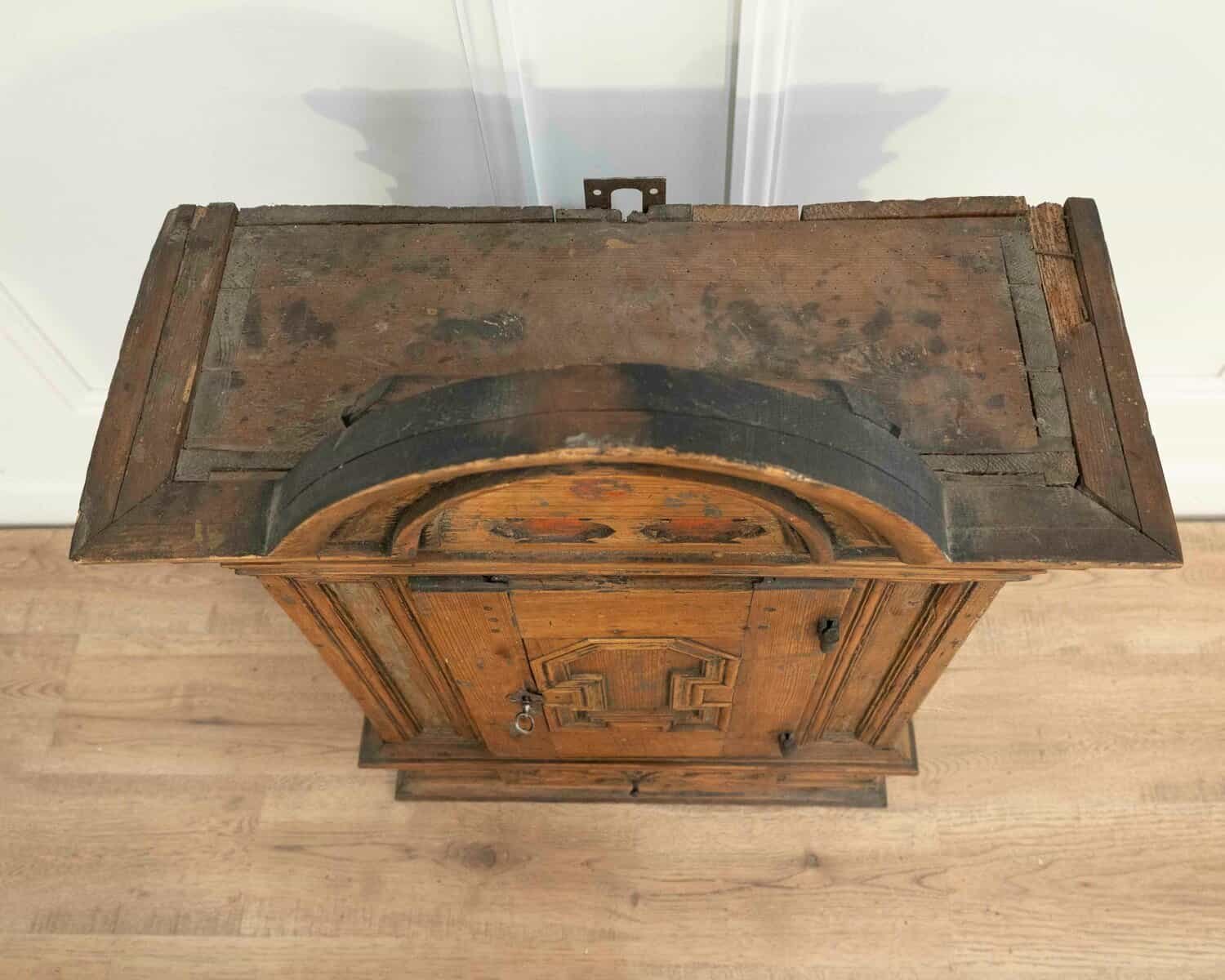 An early 19th century wall cabinet from Stockholm - JAA