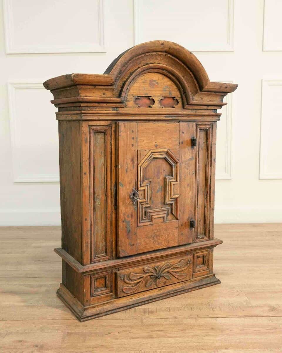 An early 19th century wall cabinet from Stockholm - JAA