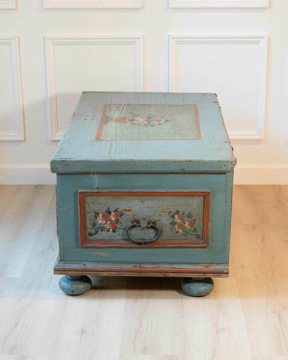 Early 19th-Century Alpine Painted Chest in Fir with Floral Decoration - JAA