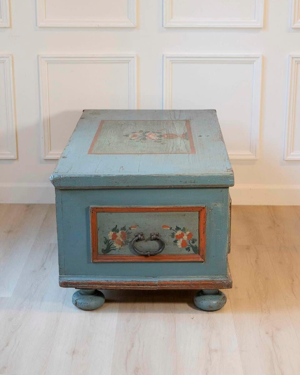 Early 19th-Century Alpine Painted Chest in Fir with Floral Decoration - JAA