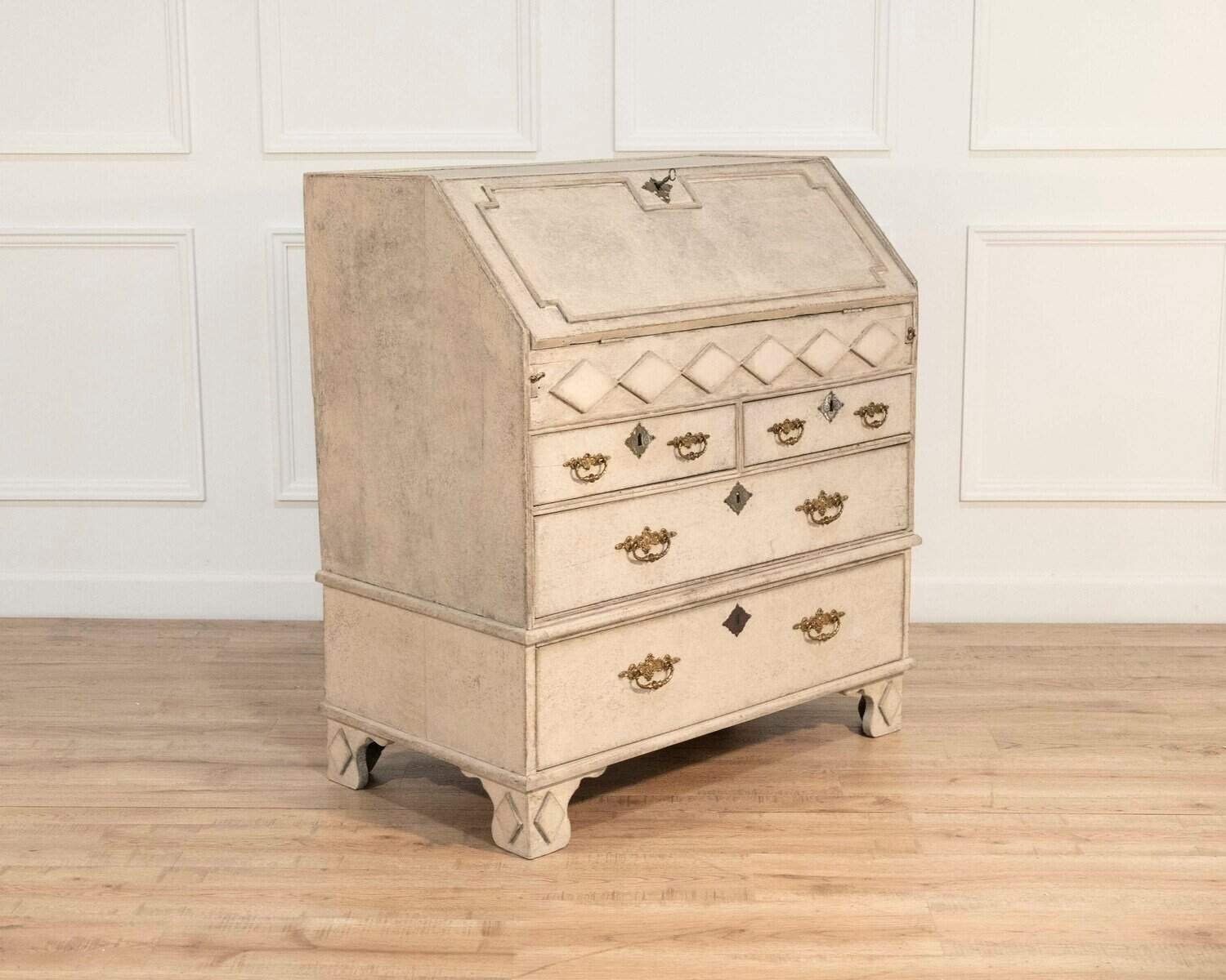 This bureau originates from Scandinavia and features exquisite carvings - JAA