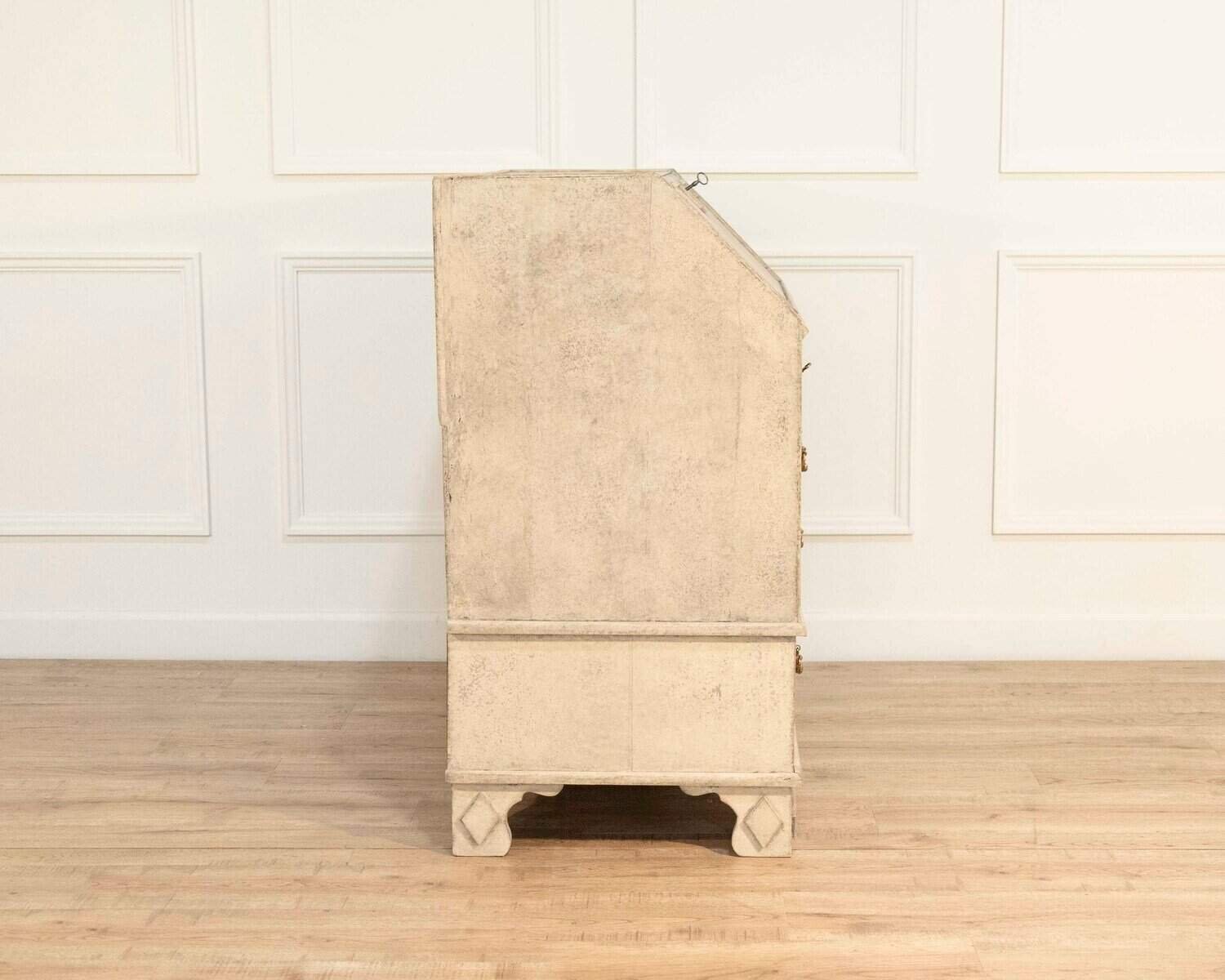 This bureau originates from Scandinavia and features exquisite carvings - JAA