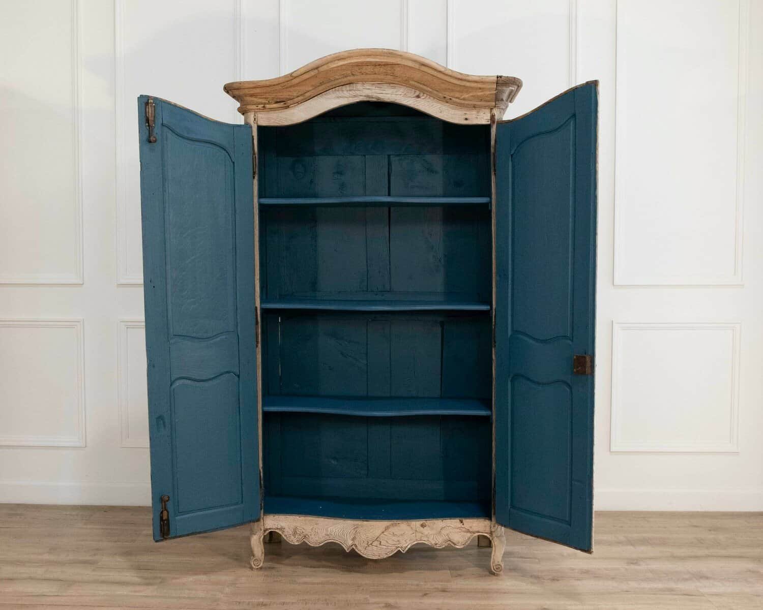 Little 18th century curved cabinet - JAA