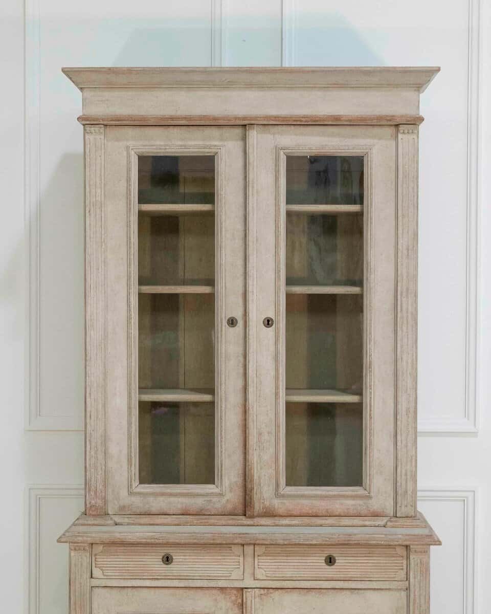 Swedish glass display case in antique white, late 19th–early 20th century - JAA