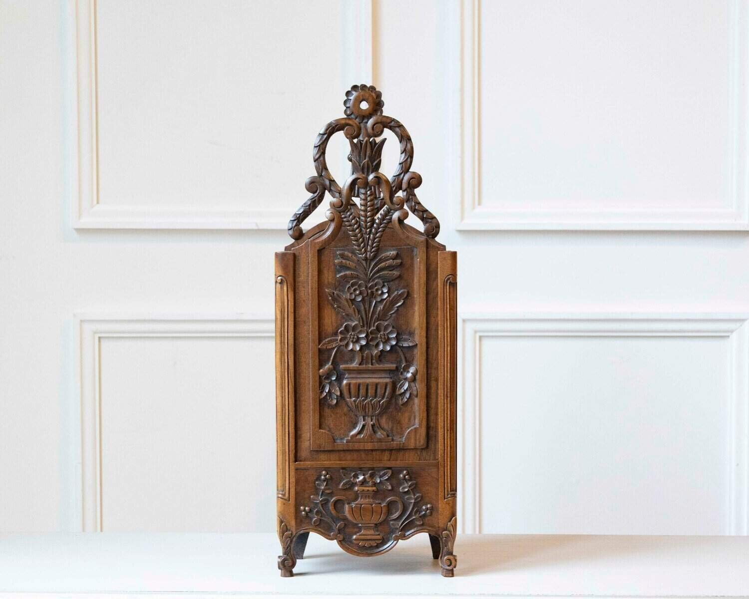 Important Provençal Fariniero In Very Carved Walnut End Of The 18th Century - JAA