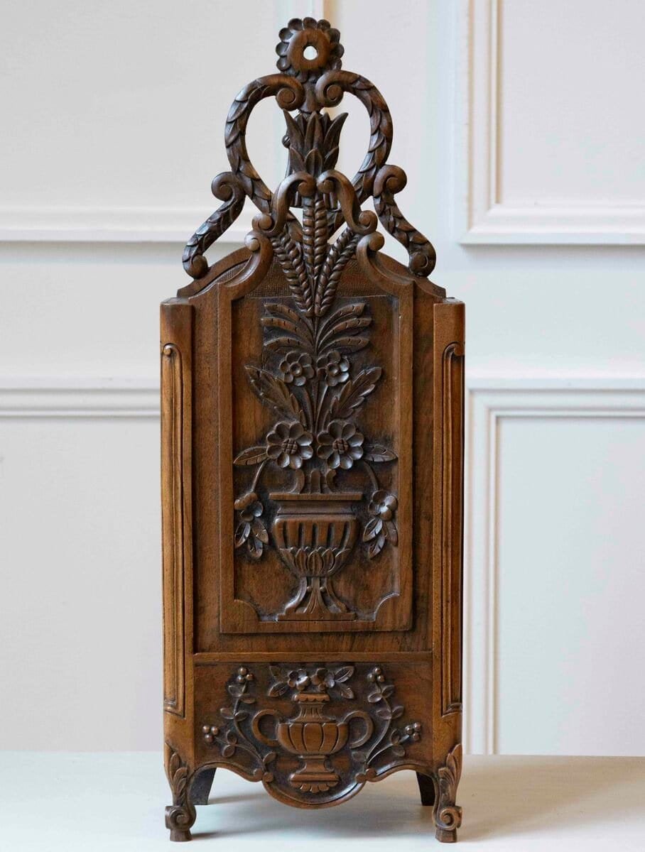 Important Provençal Fariniero In Very Carved Walnut End Of The 18th Century - JAA