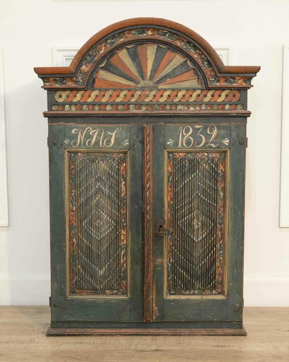 An original painted Wall cabinet from Skane with two reeded doors and 2 inside drawers - JAA