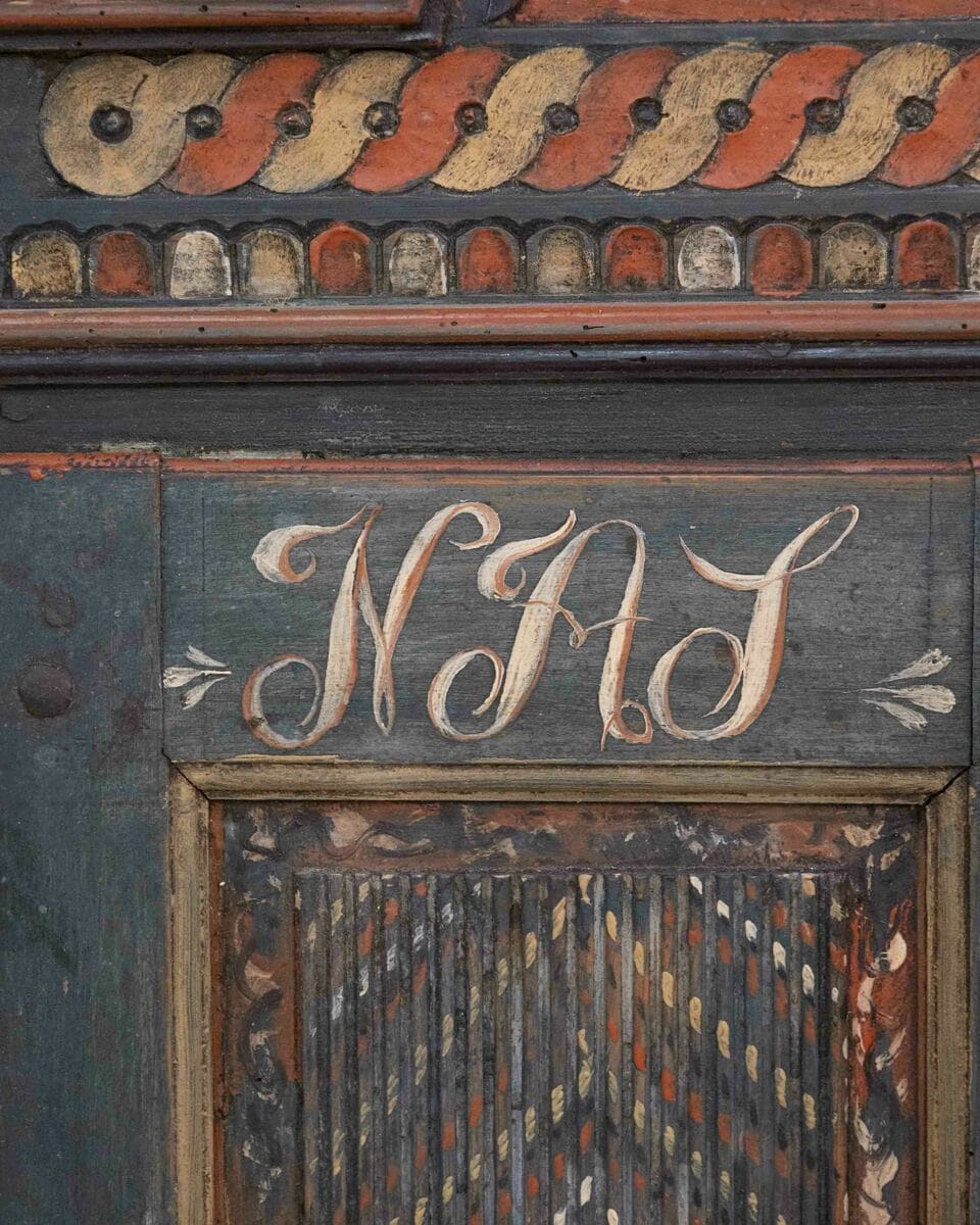 An original painted Wall cabinet from Skane with two reeded doors and 2 inside drawers - JAA