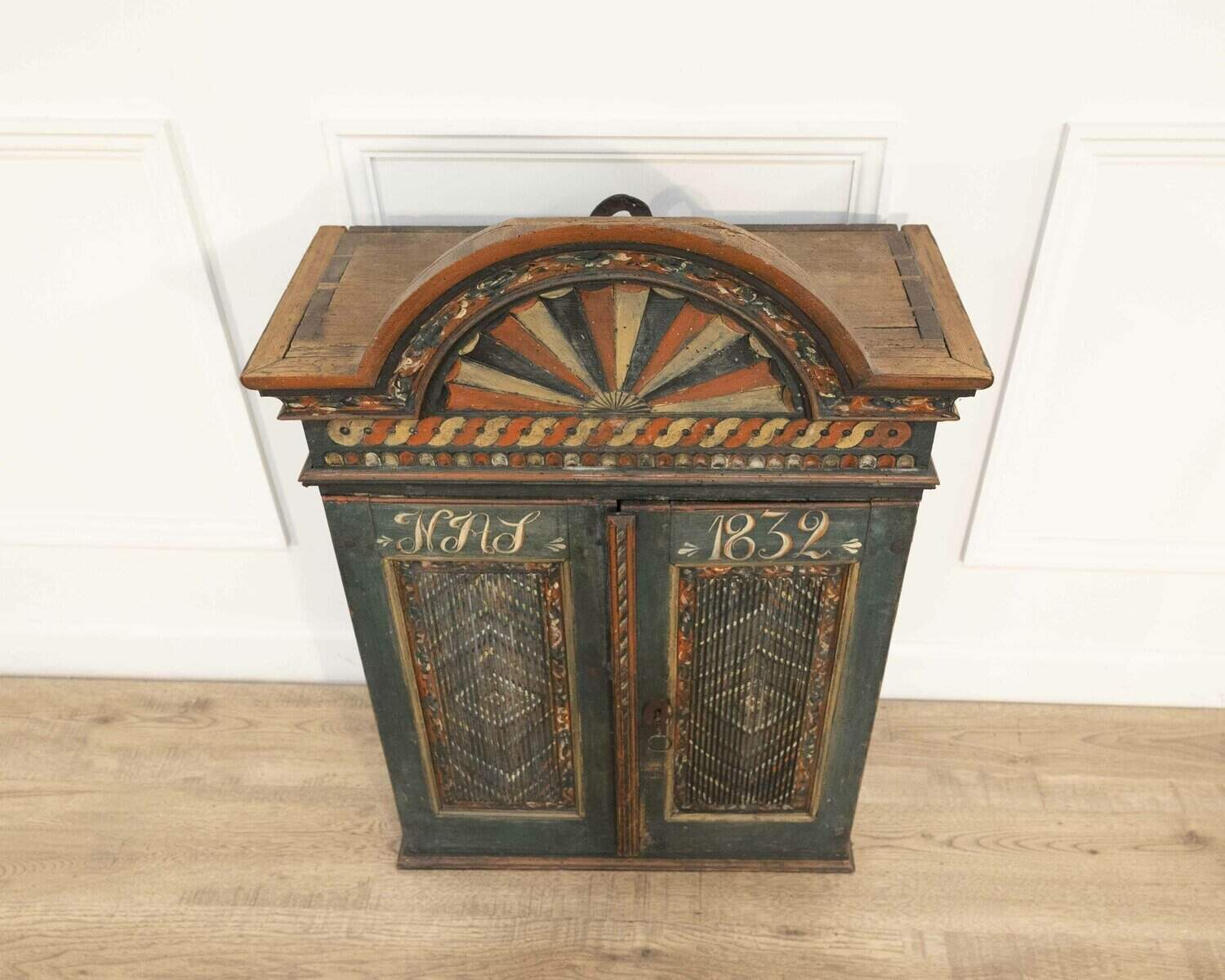 An original painted Wall cabinet from Skane with two reeded doors and 2 inside drawers - JAA