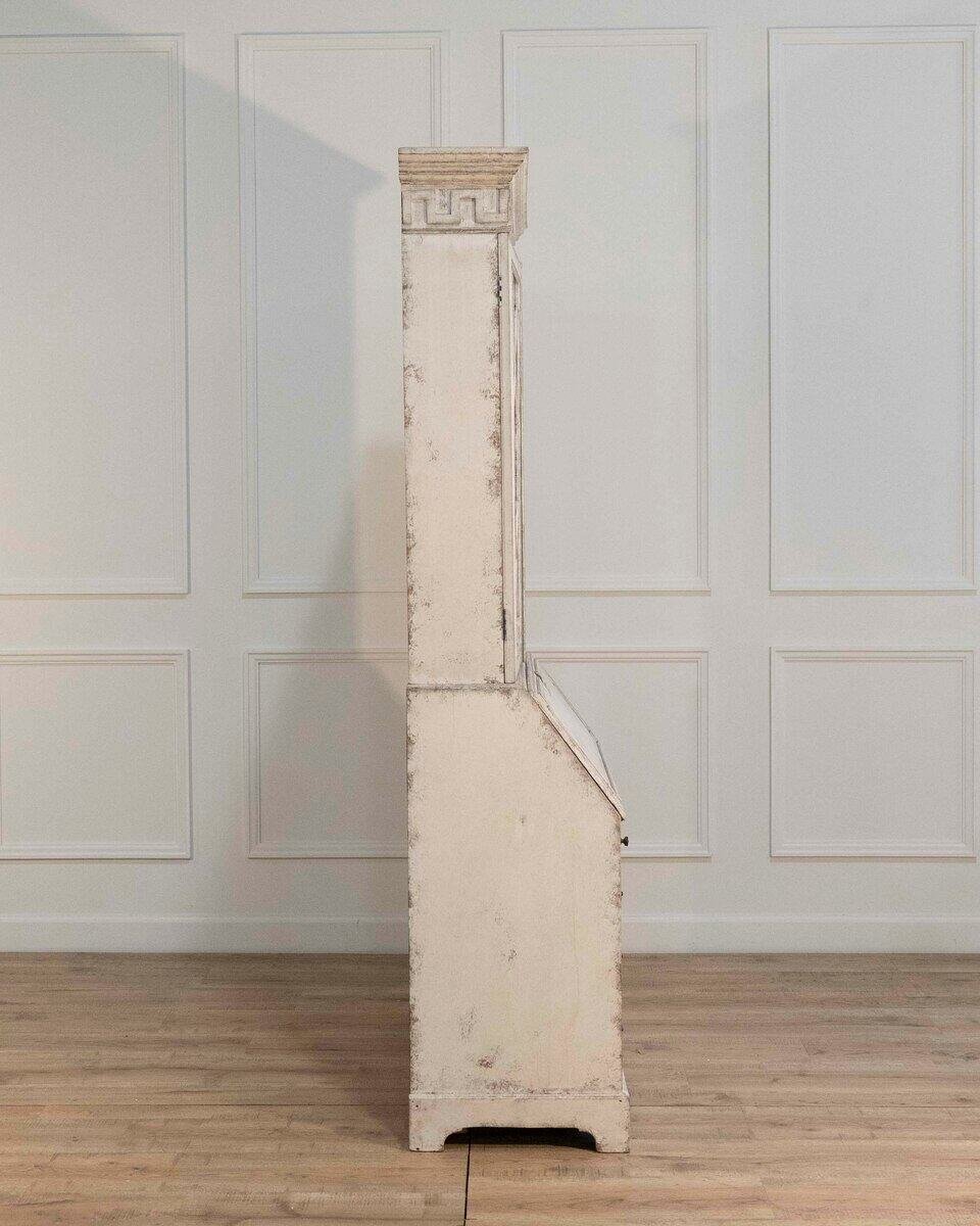 European two-part vitrine cabinet with fine carvings, circa 1790 - JAA