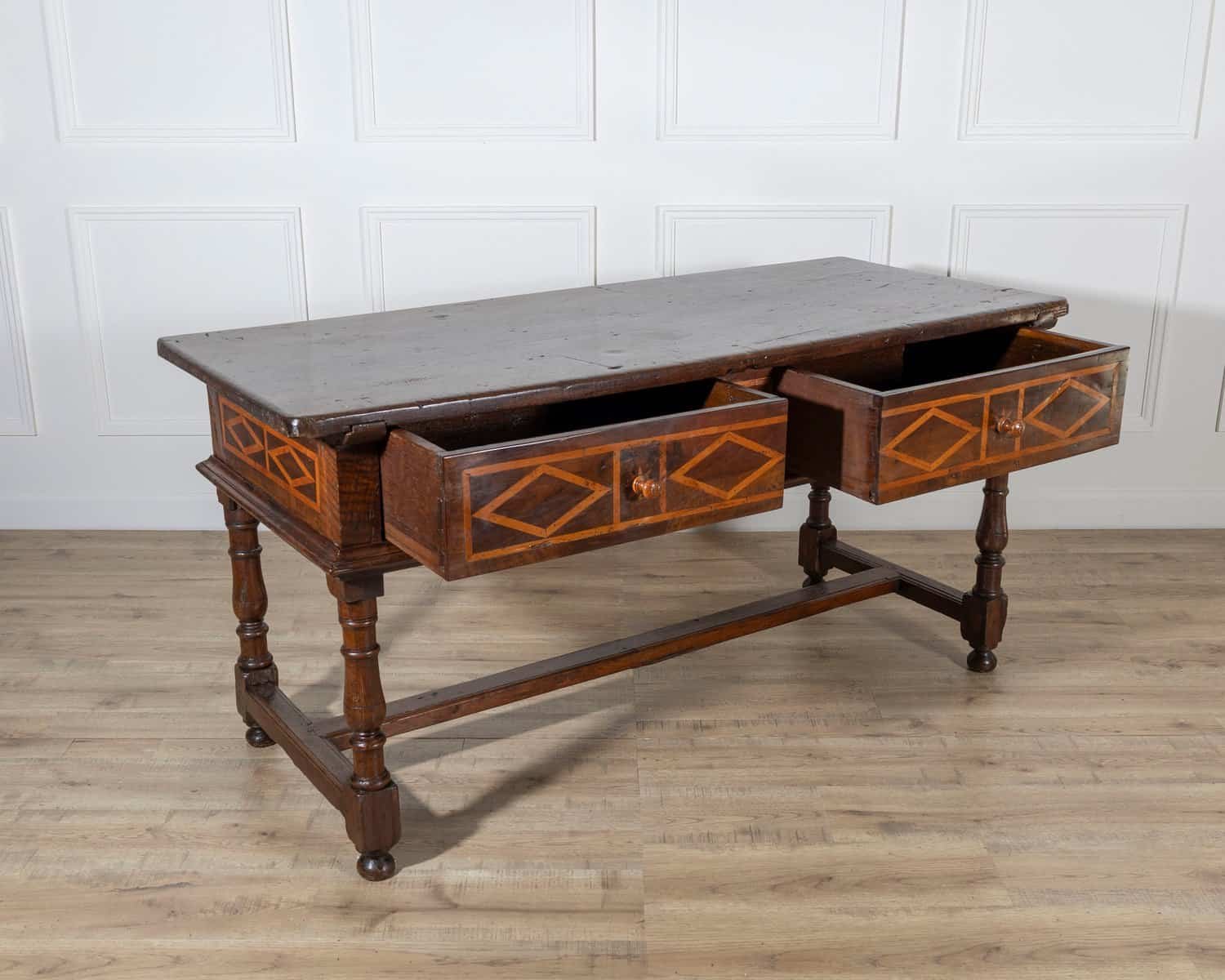 ON HOLD - 17th-Century Italian Fratino Table in Walnut with Cherry Inlay - JAA