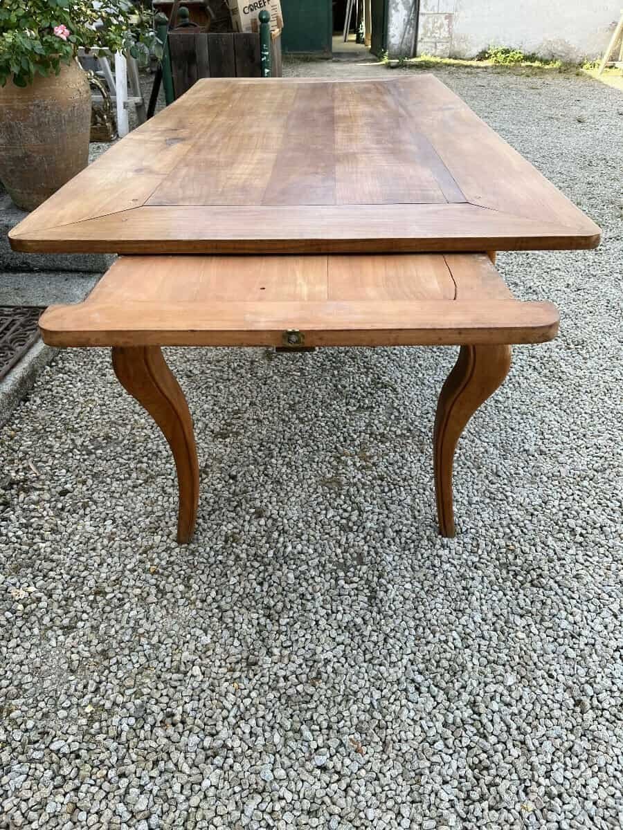 Louis XV Style Cherry Table From The Early 20th Century, Curved Leg, Drawer And Shelf - JAA