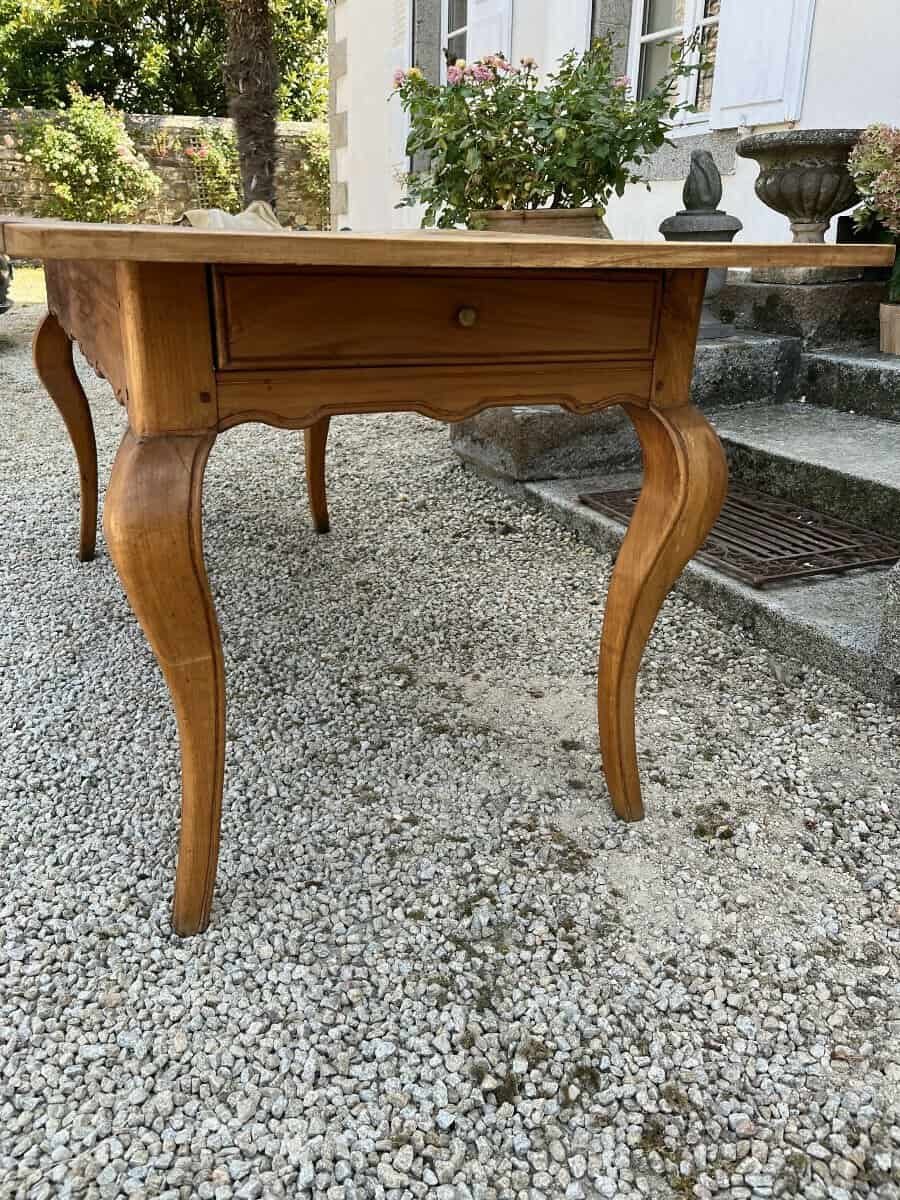 Louis XV Style Cherry Table From The Early 20th Century, Curved Leg, Drawer And Shelf - JAA