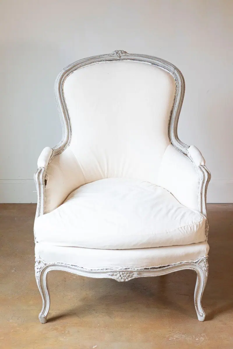 A pair of Rococo-Style 1890s Swedish Light Grey Painted and Carved Bergère Chairs - JAA