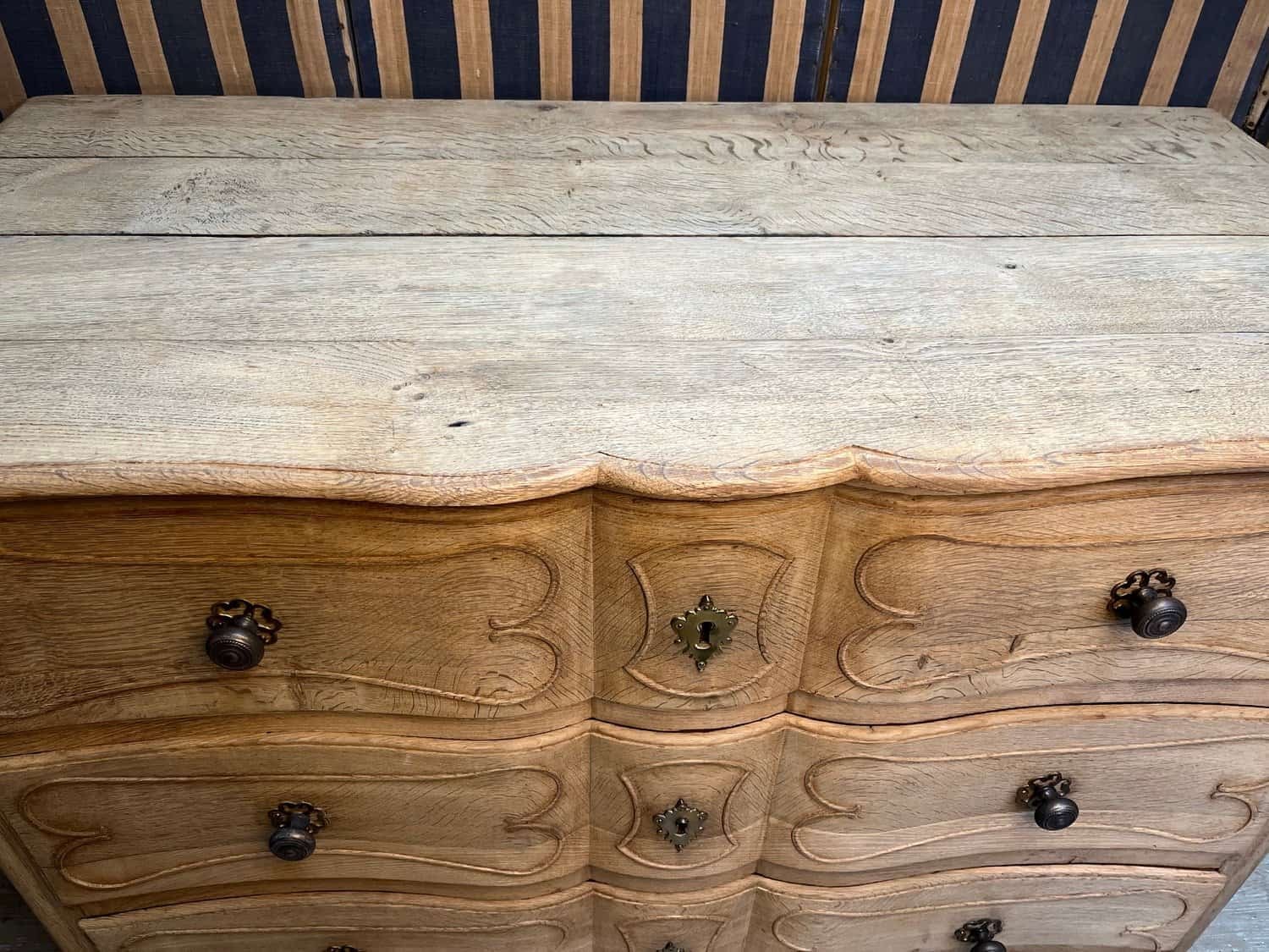 Louis XV period Namur chest of drawers in natural oak - JAA