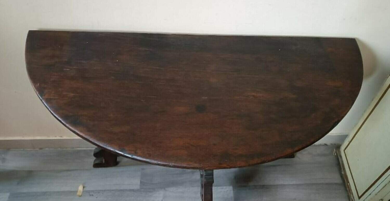 Italian 18th Century Neoclassical Walnut Commodes with Fruitwood Marquetry, Pair - JAA