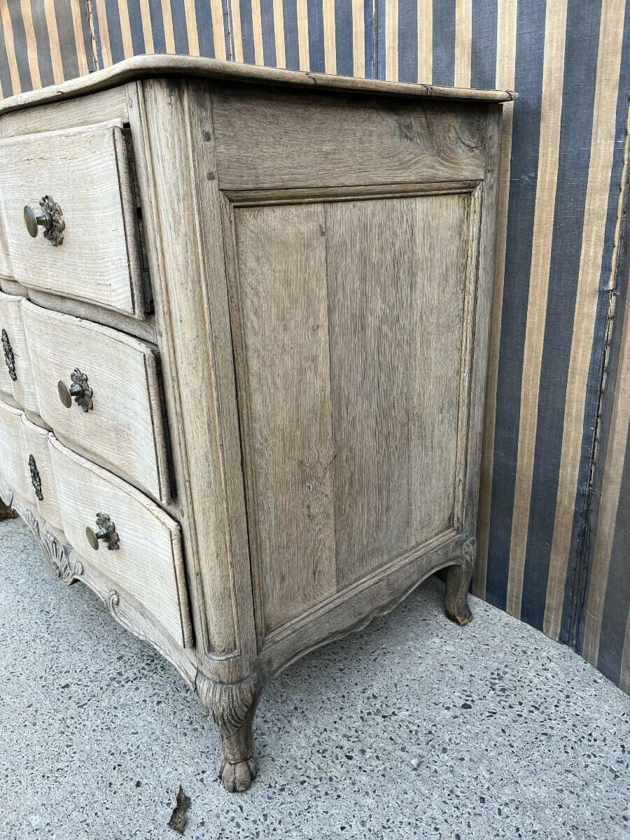 18th Century Chest Of Drawers From Namur In Natural Oak - JAA