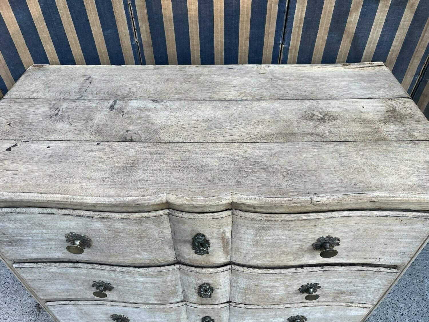 18th Century Chest Of Drawers From Namur In Natural Oak - JAA