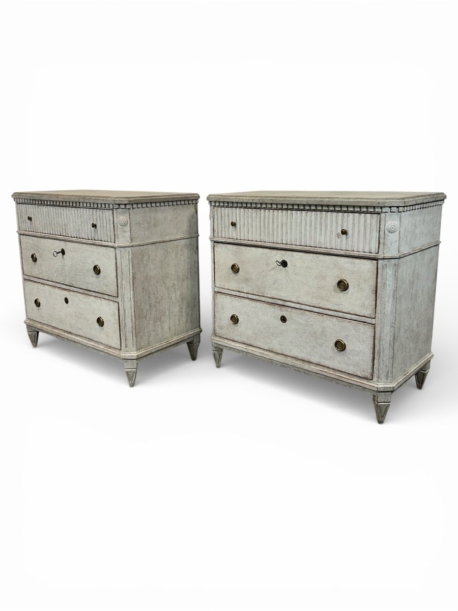 A pair of Gustavian-style chests of drawers in two shades of grey. - JAA