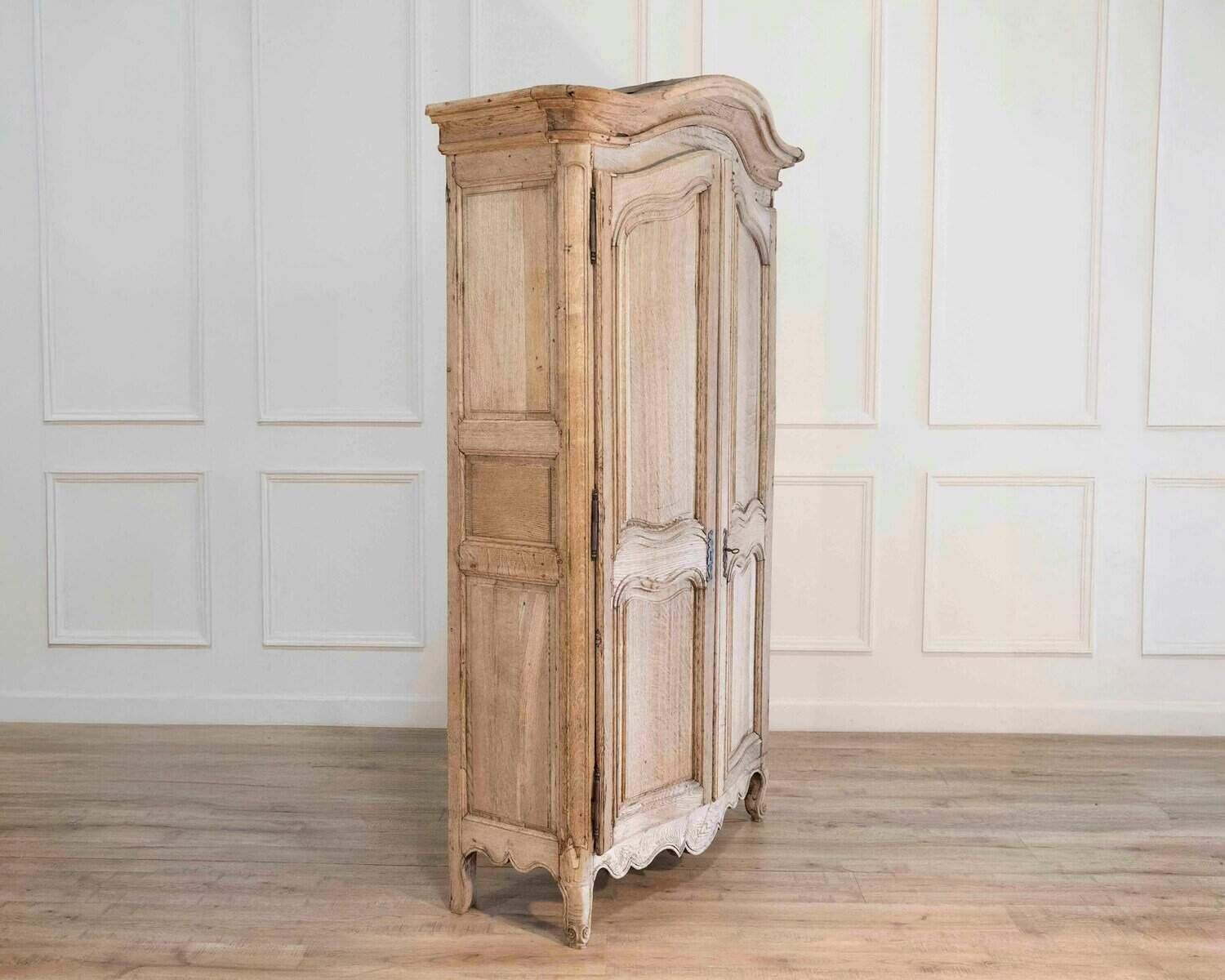 Little 18th century curved cabinet - JAA