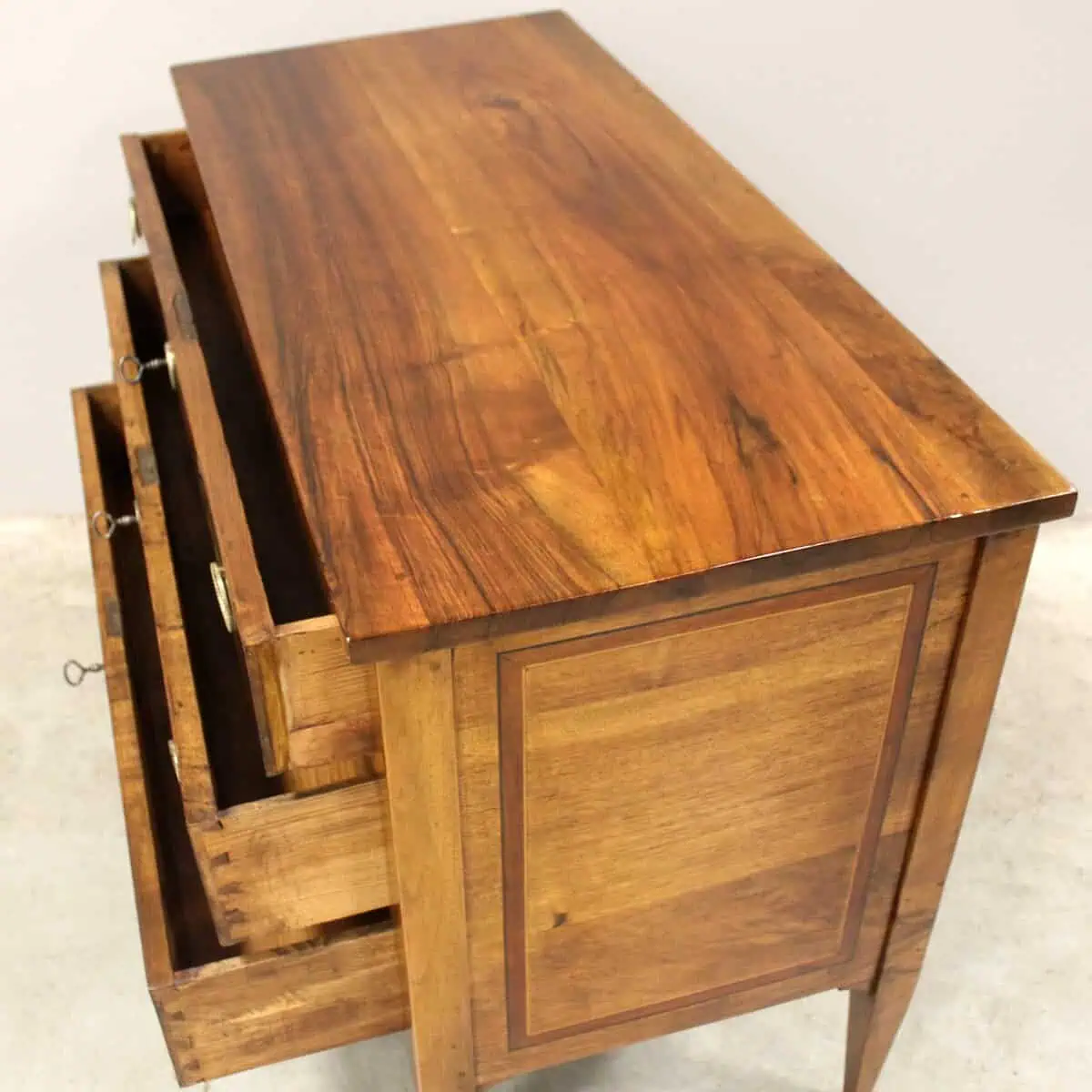 Louis XVI Chest of Drawers in Walnut - JAA