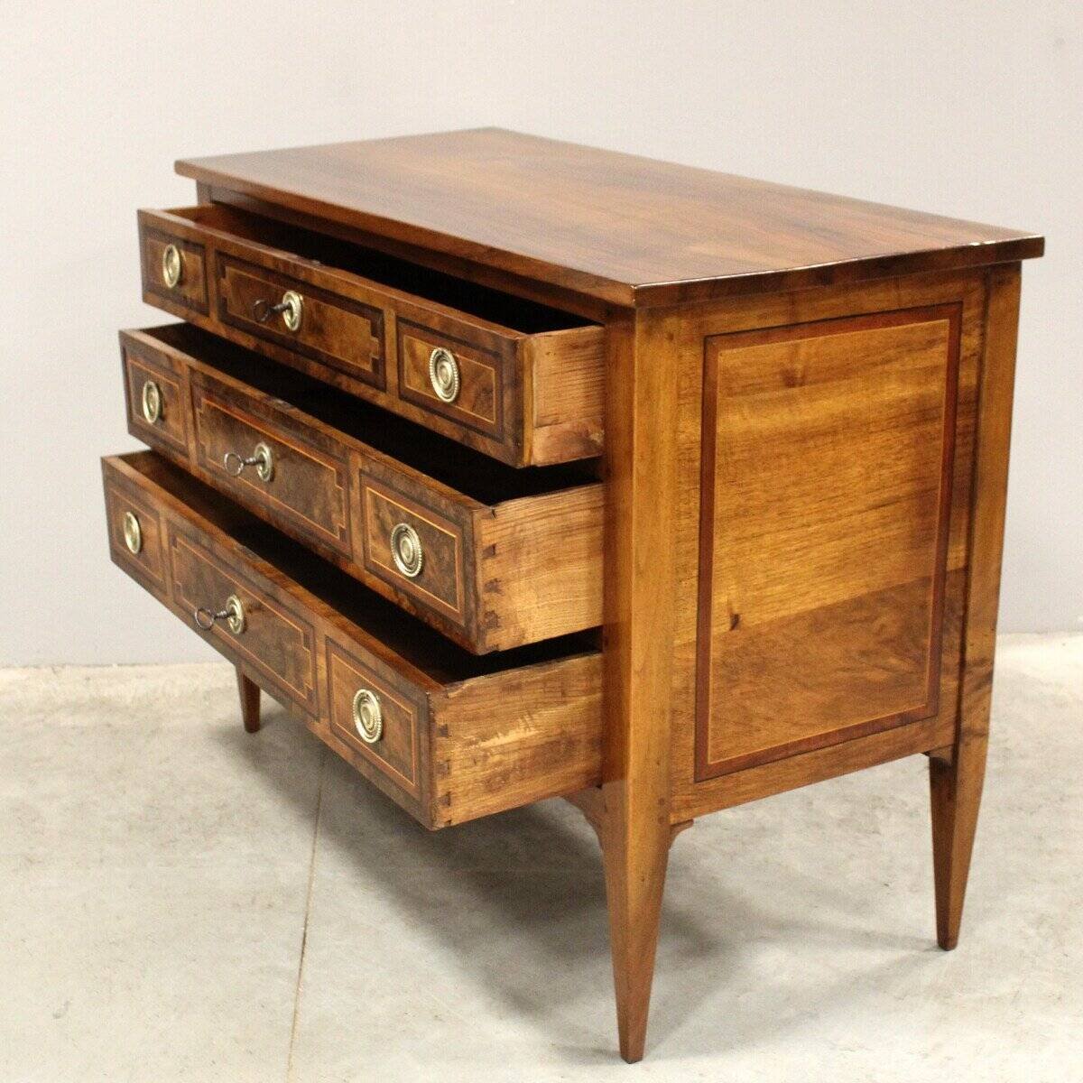 Louis XVI Chest of Drawers in Walnut - JAA