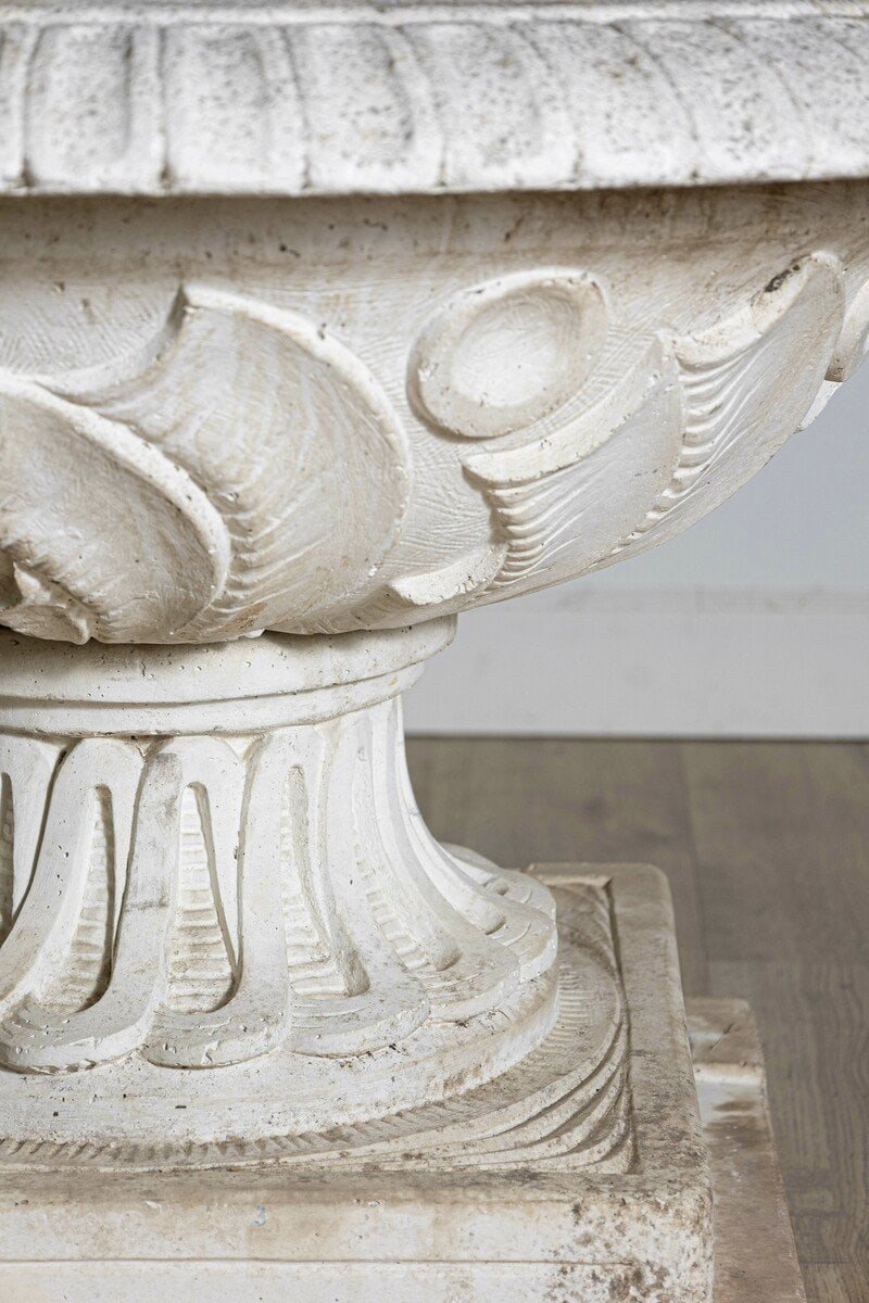 English Vintage 20th Century Cast Stone Fountain with Scoop and Foliage Motifs - JAA