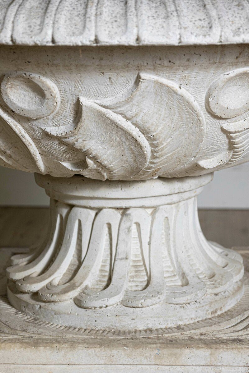 English Vintage 20th Century Cast Stone Fountain with Scoop and Foliage Motifs - JAA