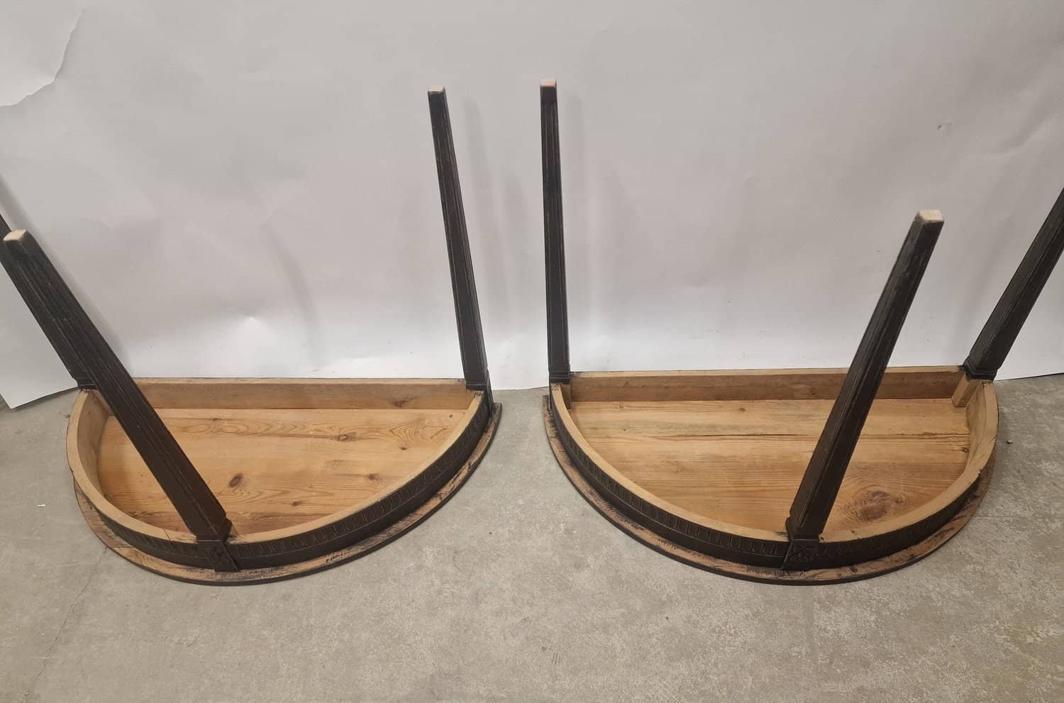 Pair of Swedish demi lunes circa 1880 - JAA