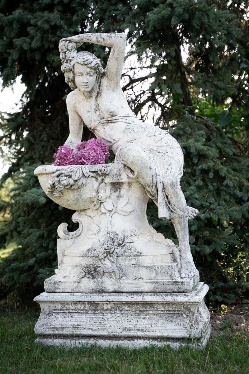 Liberty-Style Marble-Grit Sculpture of a Seated Female Figure, 1930s - JAA