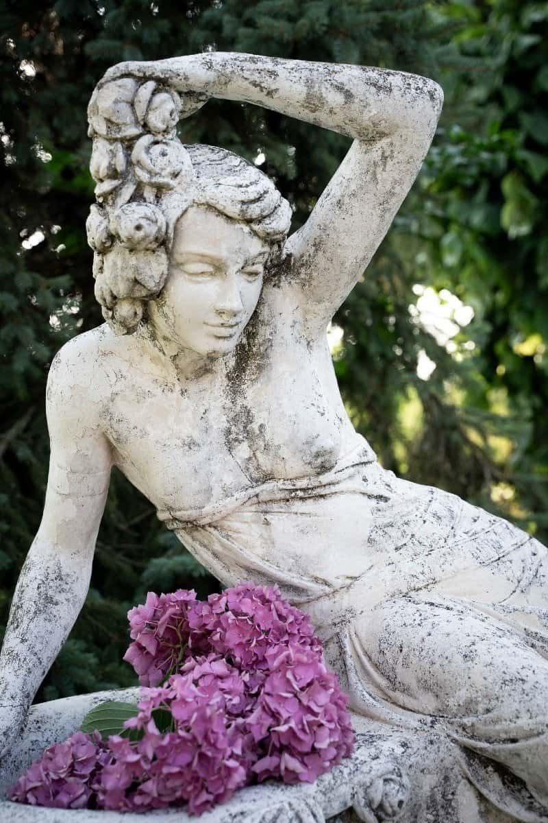 Liberty-Style Marble-Grit Sculpture of a Seated Female Figure, 1930s - JAA
