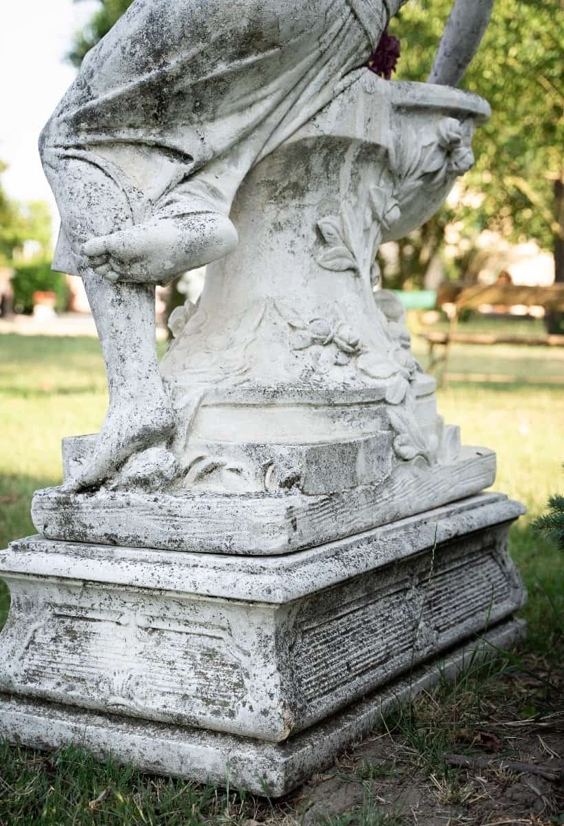 Liberty-Style Marble-Grit Sculpture of a Seated Female Figure, 1930s - JAA