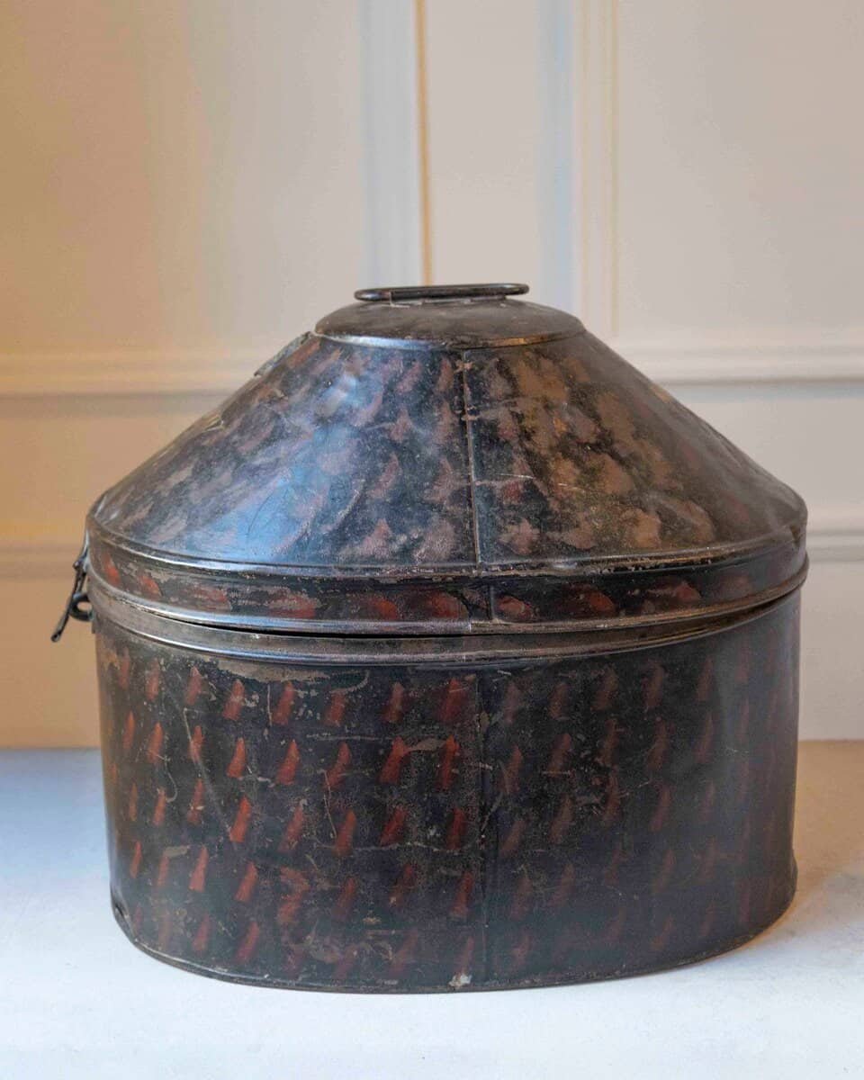 Large English Hat Box In Painted Sheet Metal, Late 19th Century - JAA