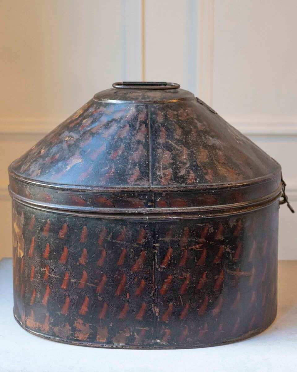 Large English Hat Box In Painted Sheet Metal, Late 19th Century - JAA