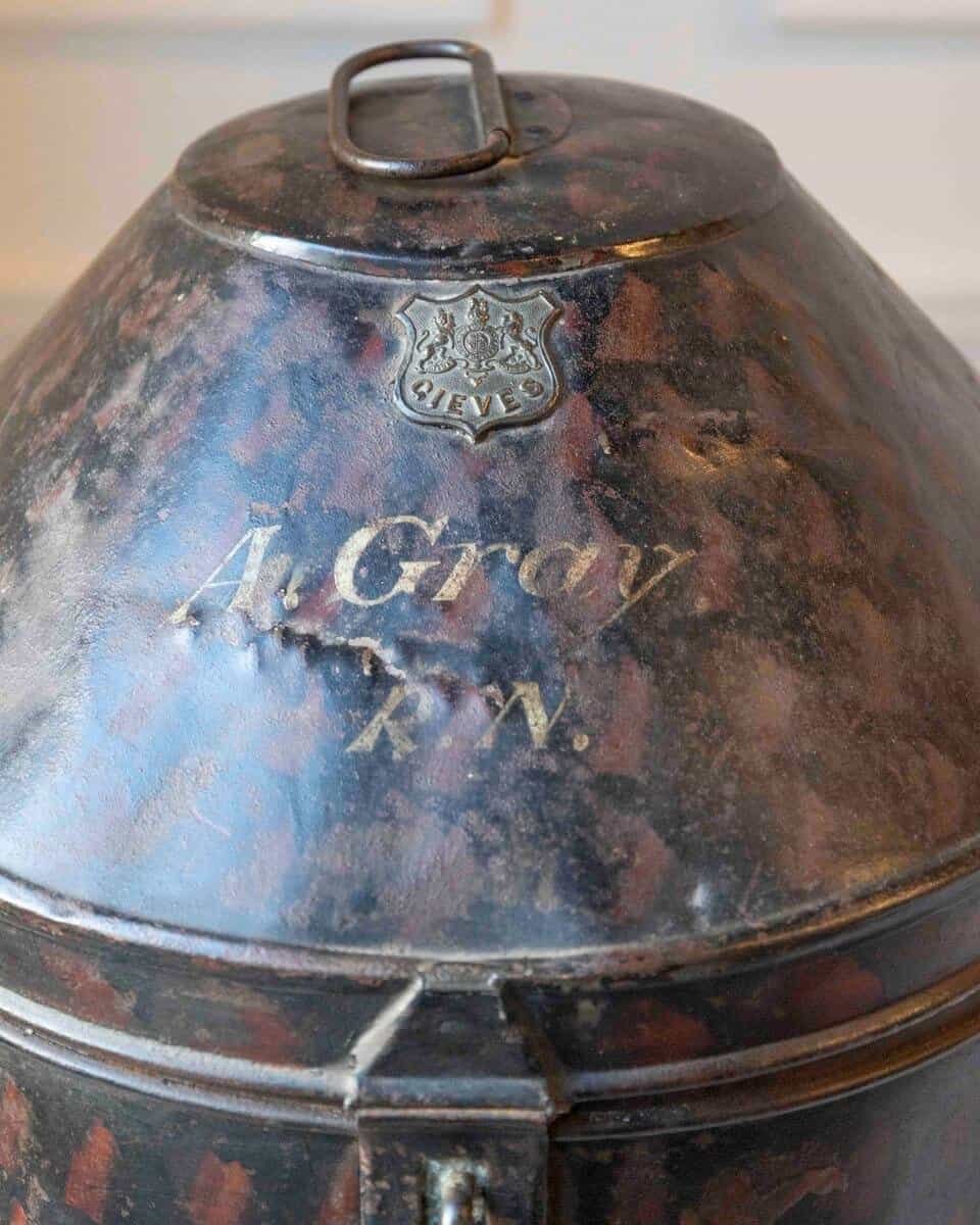 Large English Hat Box In Painted Sheet Metal, Late 19th Century - JAA