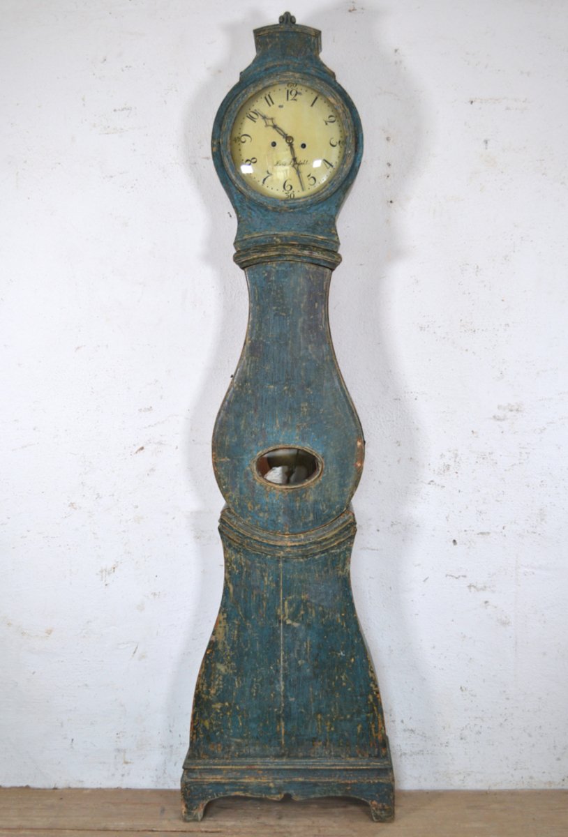 Provincial rococo clock manufactured in the late 18th century - JAA