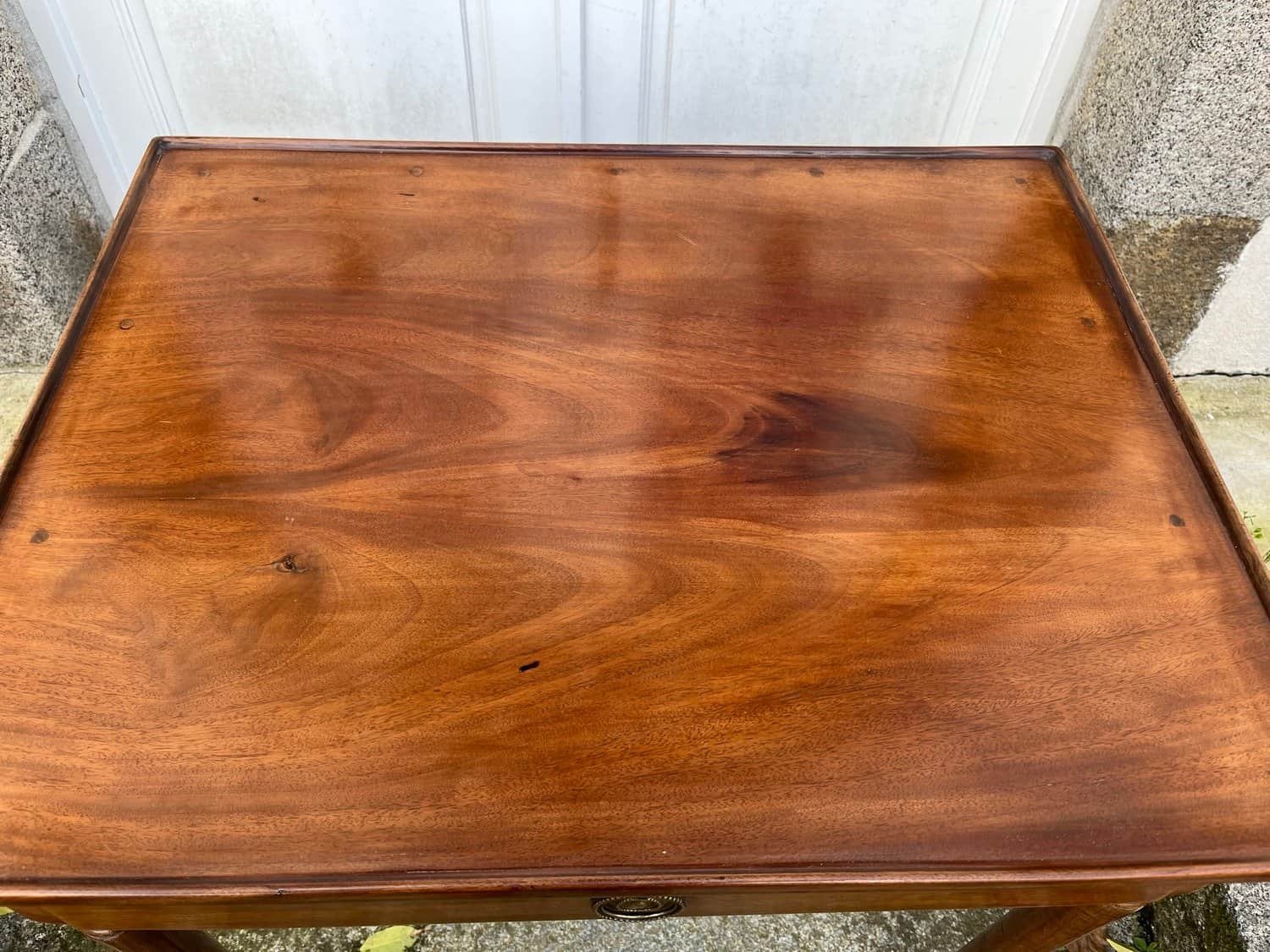 Directoire-style cabaret table - JAA